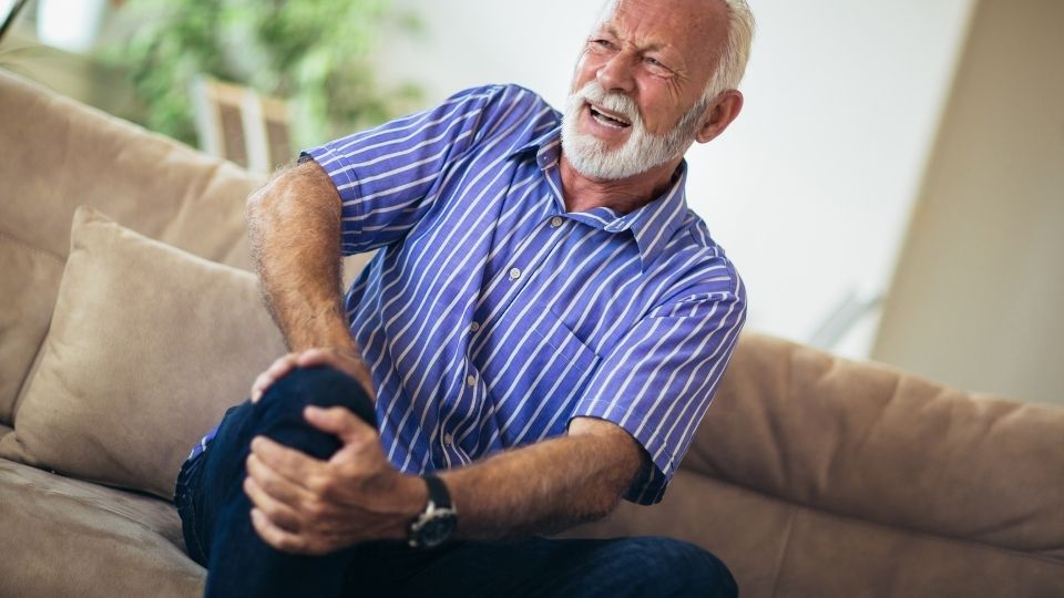 An Elderly Man Suffering From Knee Pain Needs Knee Pain Treatment in Davie, FL